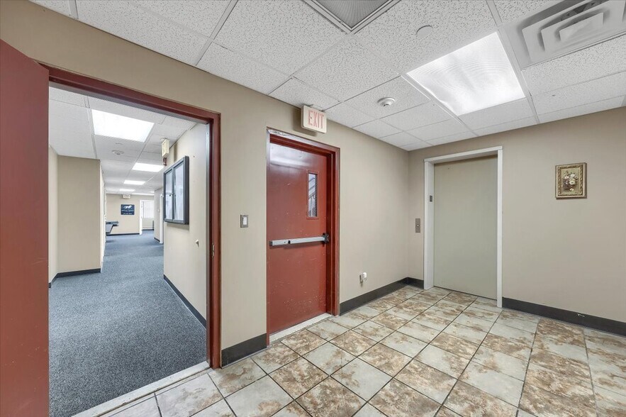 More Photos Of 8 Revolutionary Rd, Ossining Medical For Lease