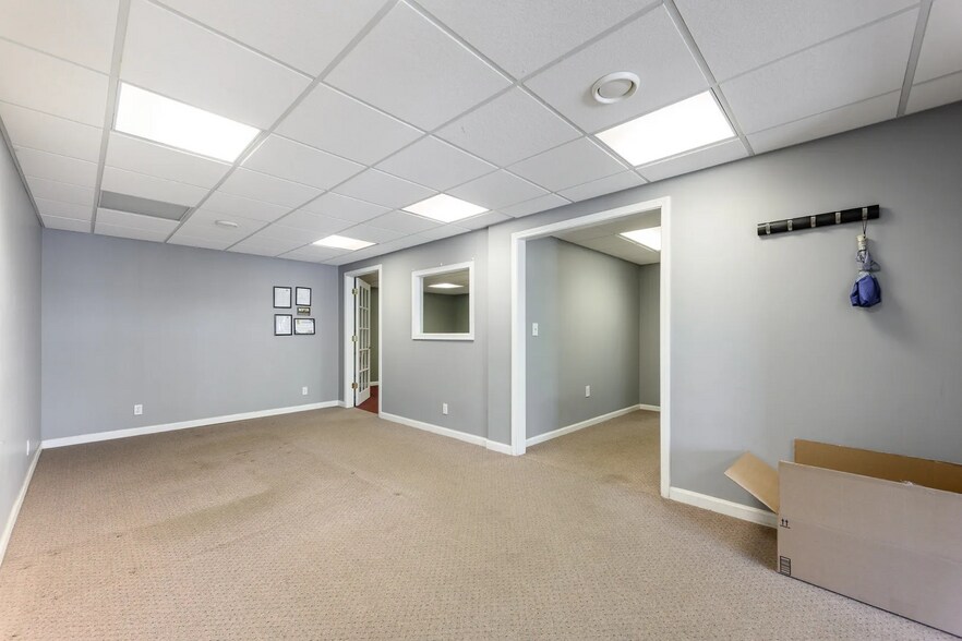 More Photos Of 4418 Richmond Rd, Ringwood Office For Sale