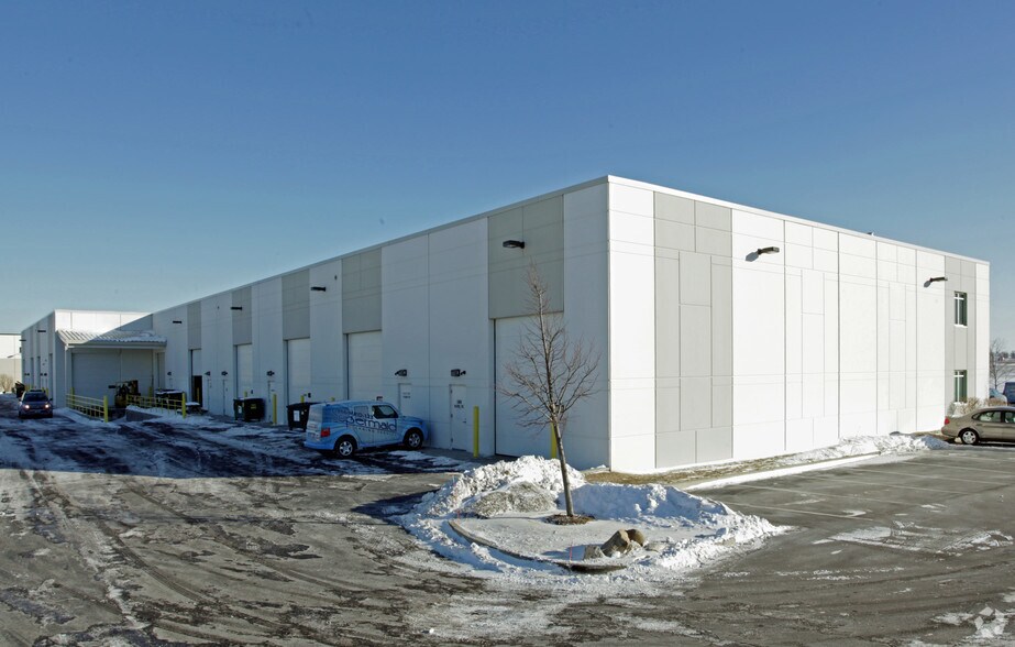 More Photos Of 552-588 W Taylor Rd, Romeoville Showroom For Lease