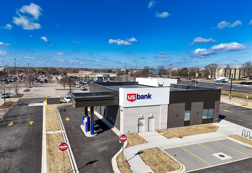 More Photos Of 1297 E Higgins Rd, Schaumburg General Retail For Sale