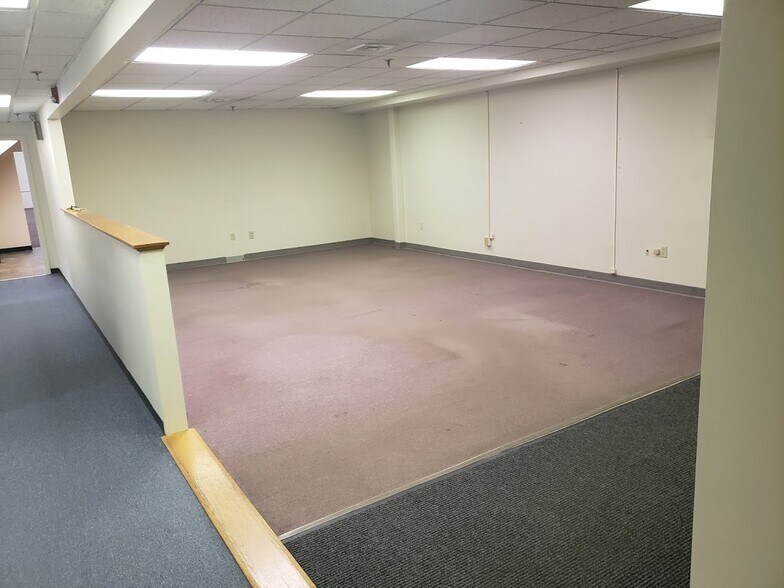 More Photos Of 168 Ayer Rd, Littleton Warehouse For Lease