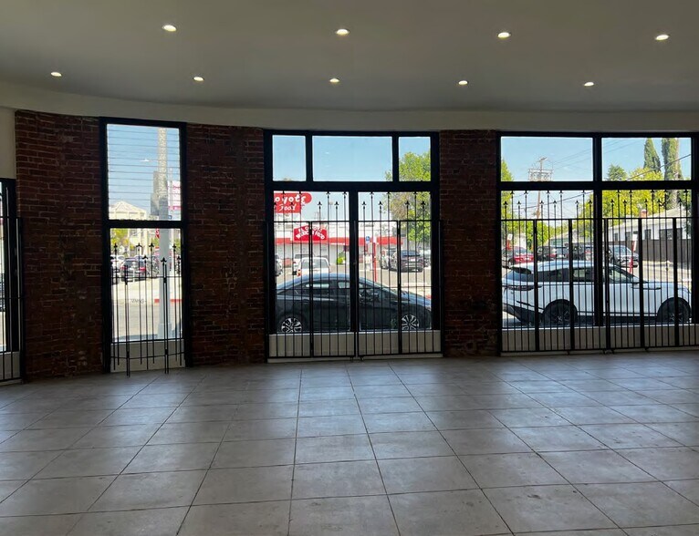 More Photos Of 7350 Beverly Blvd, Los Angeles Storefront Retail Residential For Lease