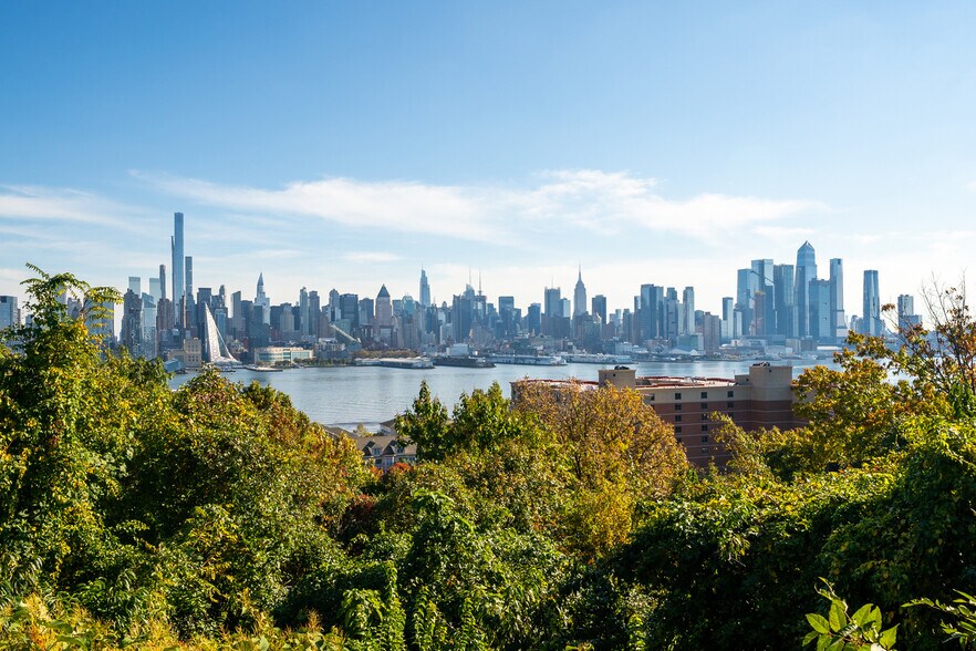 More Photos Of 5311 Kennedy Blvd E, West New York Medical For Lease