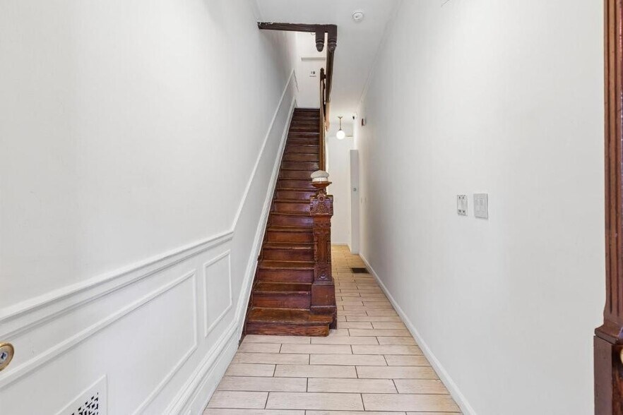 More Photos Of 1611 S Broad St, Philadelphia Specialty For Sale
