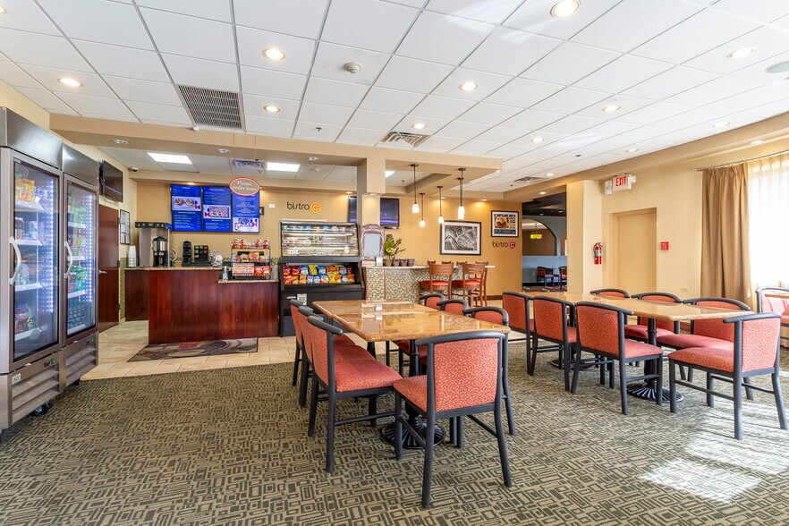 More Photos Of 933 S Riverside Dr, Elmhurst Hotel For Sale