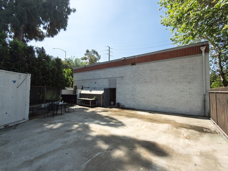 More Photos Of 2860 Glenview Ave, Los Angeles Warehouse For Sale