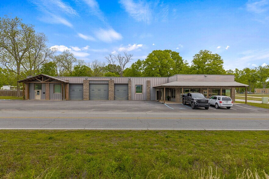 Primary Photo Of 505 E Main St, Clinton General Retail For Sale