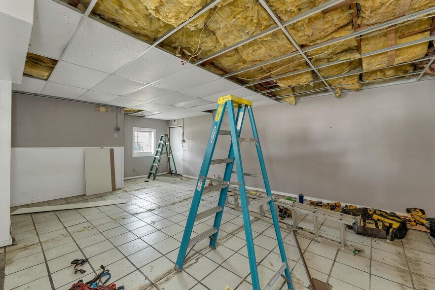 More Photos Of 6 Main St, Farmington Specialty For Sale