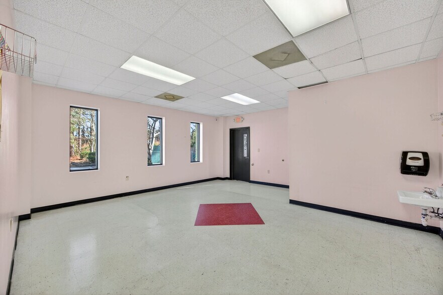 More Photos Of 3910 Princess Place Dr, Wilmington Daycare Center For Lease