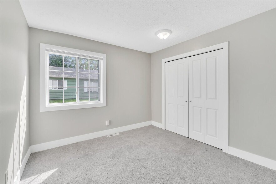 More Photos Of 946 Vincent Ct, Lansing Apartments For Sale