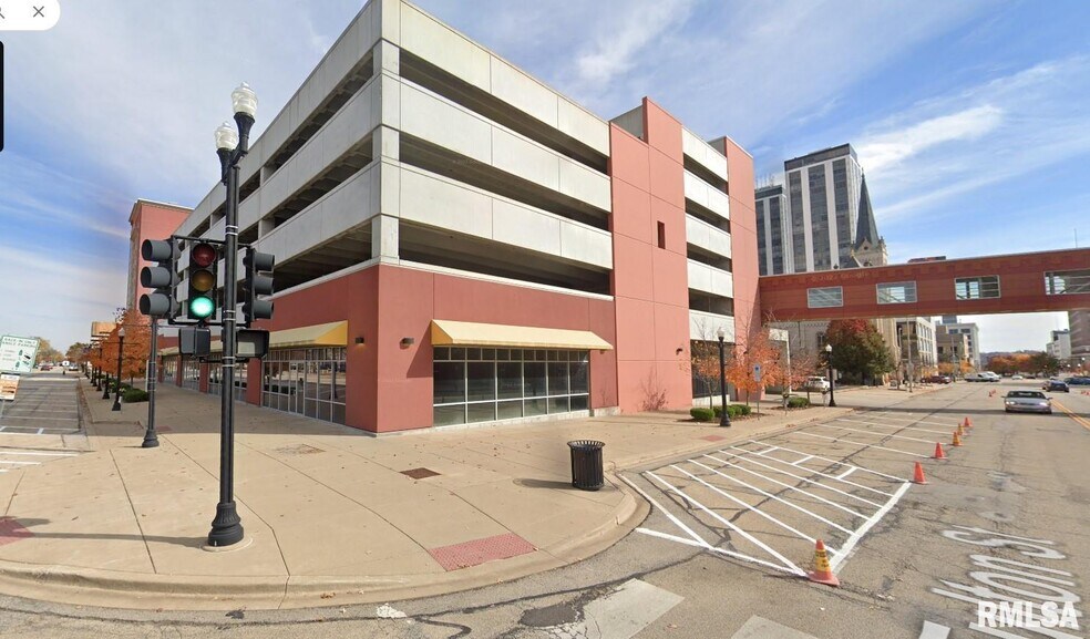 More Photos Of 128 SW Monroe St, Peoria Specialty For Sale