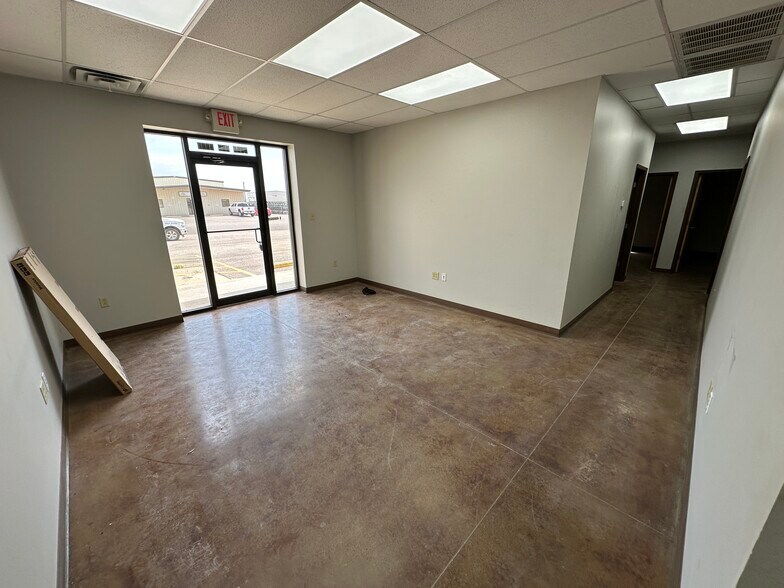 More Photos Of 2708 S County Road 1242, Midland Warehouse For Lease