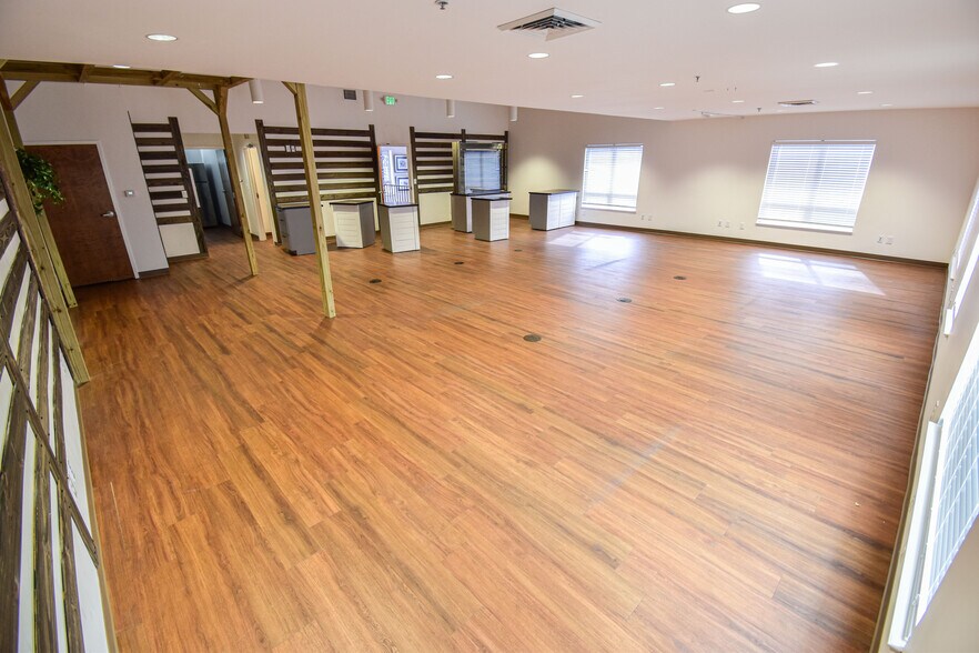 More Photos Of 2117 Jack Warner Pky, Tuscaloosa Office For Sale