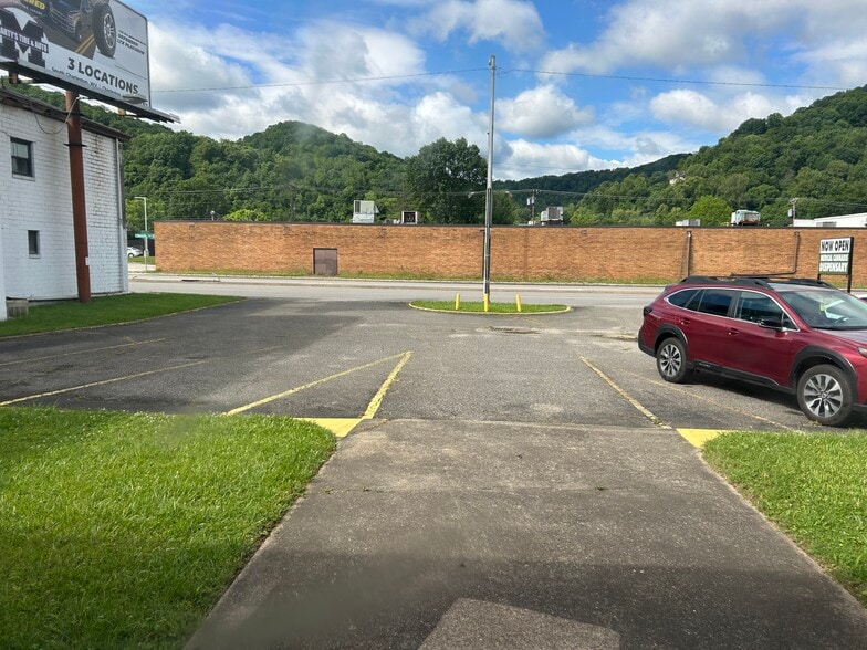 More Photos Of 5130 MacCorkle Ave SE, Charleston Office For Lease