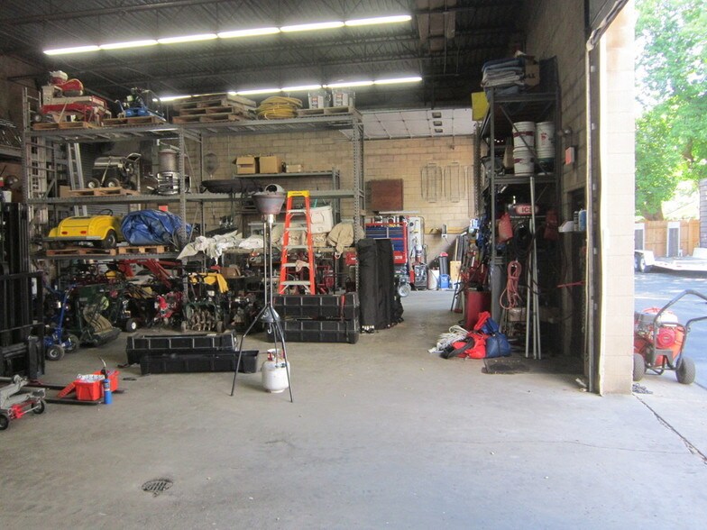 More Photos Of 318 N Milwaukee Ave, Wheeling Storefront For Lease