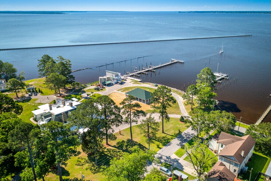 More Photos Of 738 E Main St, Belhaven Hotel For Sale