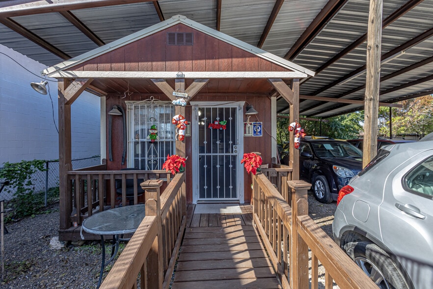 More Photos Of 2608 San Bernardo Ave, Laredo Office For Sale