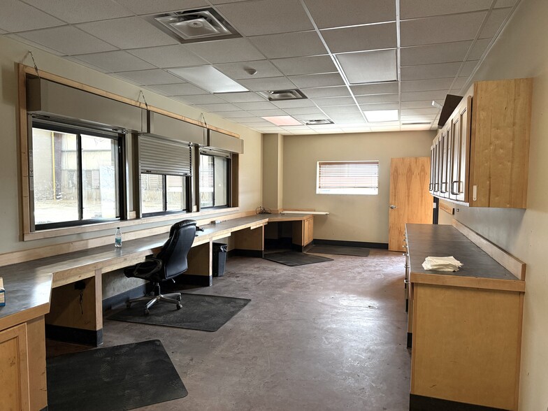 More Photos Of 7160 Antoine, Shreveport Manufacturing For Sale