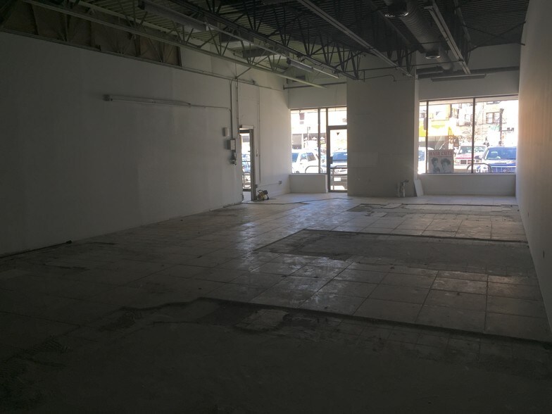 More Photos Of 3928-3930 N Broadway St, Chicago Freestanding For Lease