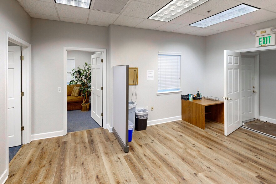 More Photos Of 910 N Fern Creek Ave, Orlando Office Residential For Lease