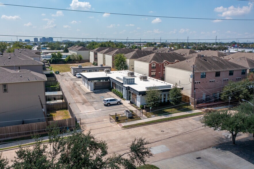 More Photos Of 8703 Meadowcroft Dr, Houston Medical For Lease