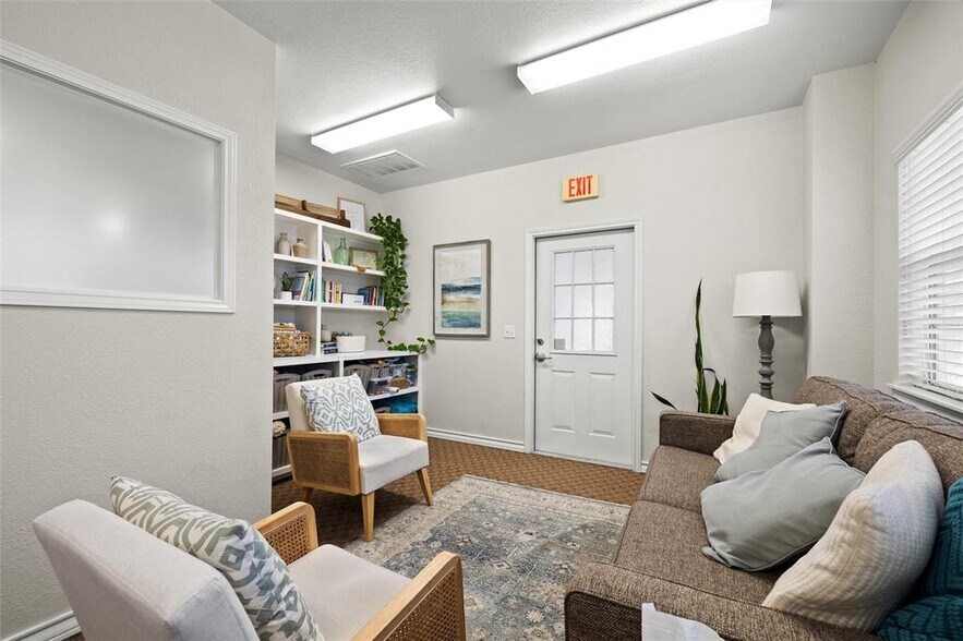 More Photos Of 800 W Highway 290, Dripping Springs Medical For Sale