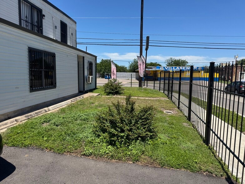 More Photos Of 1905 Goliad Rd, San Antonio Healthcare For Lease