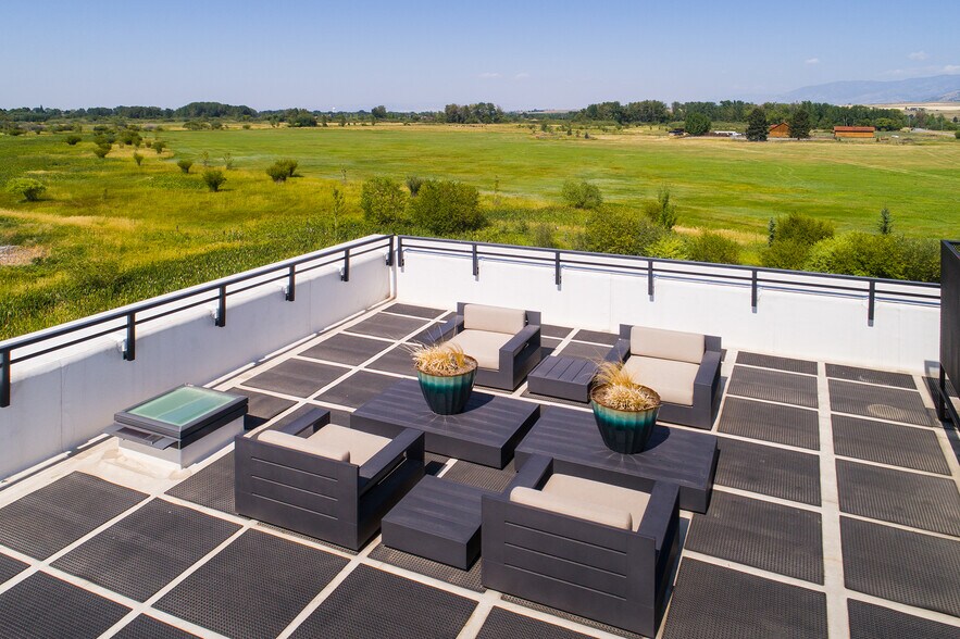 More Photos Of 387 Gallatin Park Dr, Bozeman Loft Creative Space For Sale