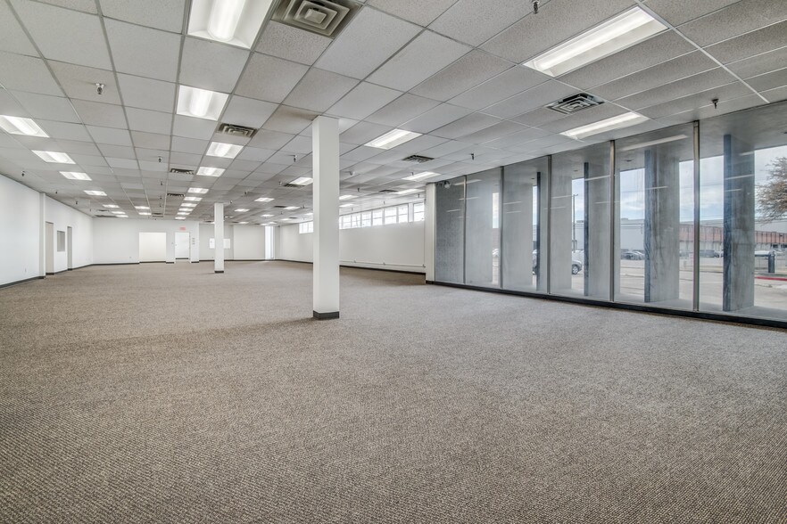 More Photos Of 7600 Ambassador Row, Dallas Distribution For Sale