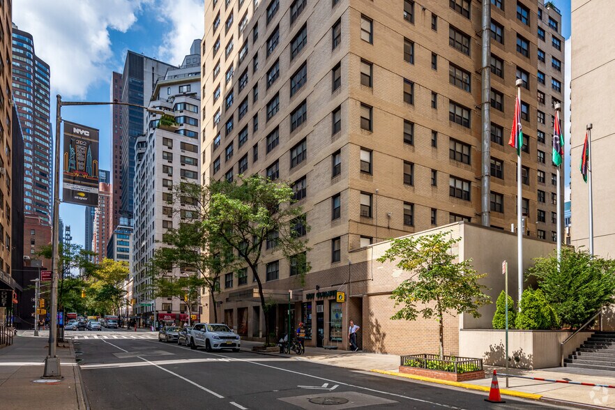 More Photos Of 902 2nd Ave, New York Apartments For Lease