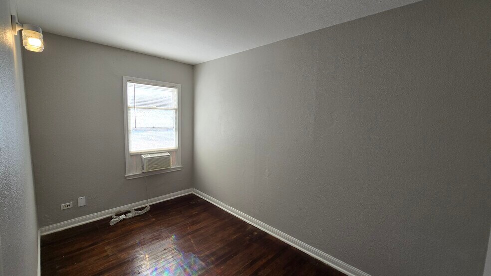 More Photos Of 323 Claremont Ave, San Antonio Multifamily For Sale