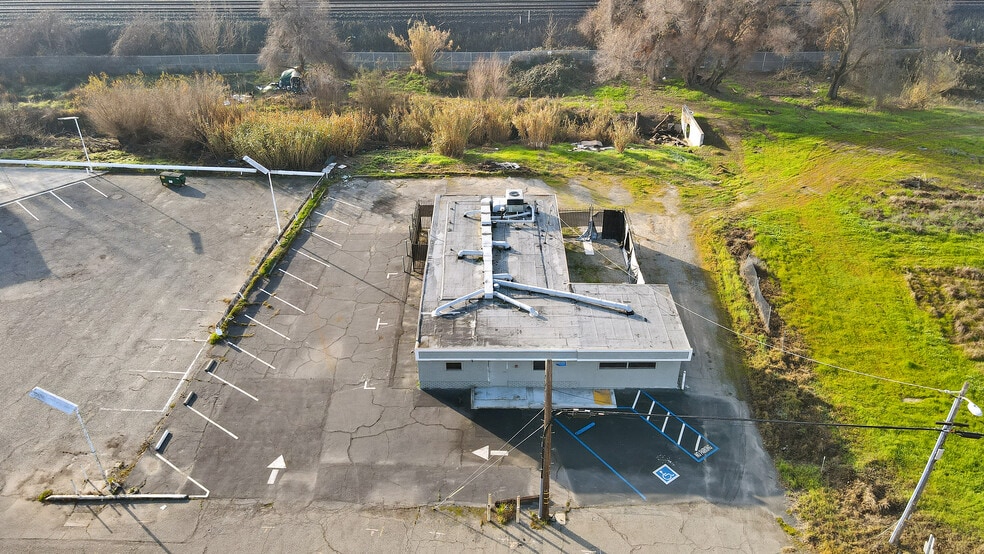 More Photos Of 739 W Sacramento Ave, West Sacramento Bar For Sale