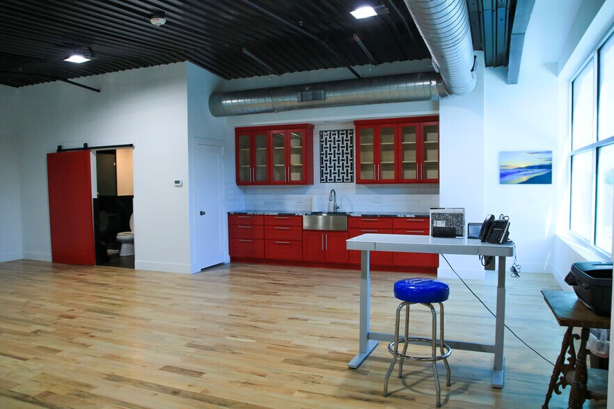 More Photos Of 1725 N Hwy 377, Roanoke Warehouse For Sale