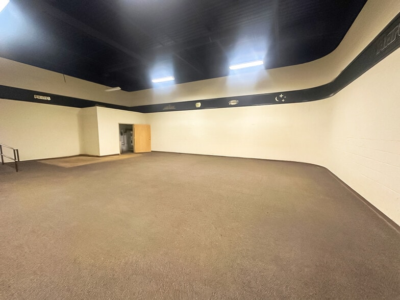 More Photos Of 6424 E Independence Blvd, Charlotte Freestanding For Lease