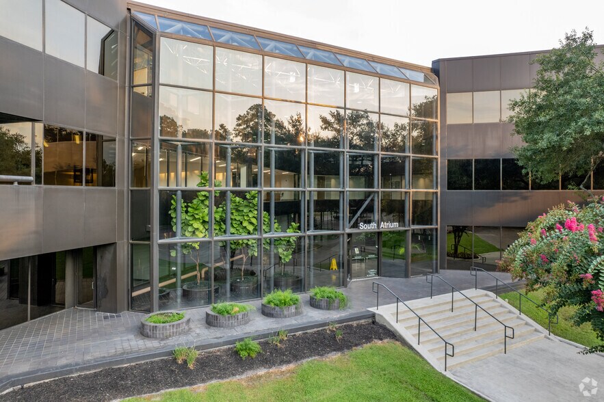 More Photos Of 16800 Greenspoint Park, Houston Office For Lease