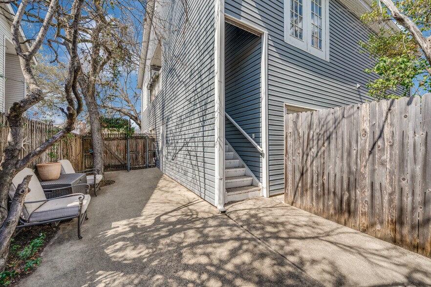 More Photos Of 7870 Broadway, San Antonio Medical For Sale