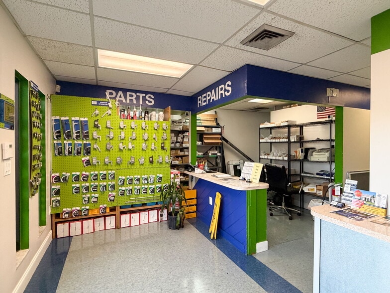 More Photos Of 5908 Johnson St, Hollywood Light Manufacturing For Sale