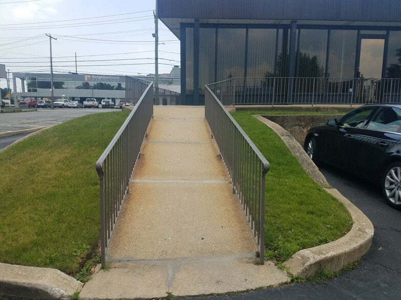 More Photos Of 1200 W Broadway, Hewlett Medical For Lease