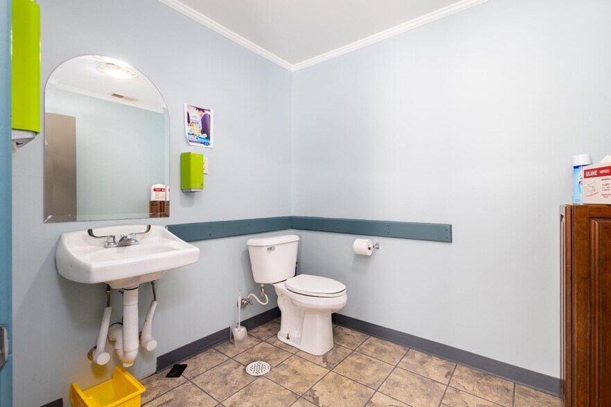 More Photos Of 66850 Executive Dr, Saint Clairsville Warehouse For Lease