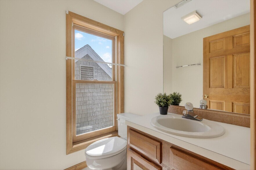 More Photos Of 25 Country Club Rd, Gilford Medical For Sale