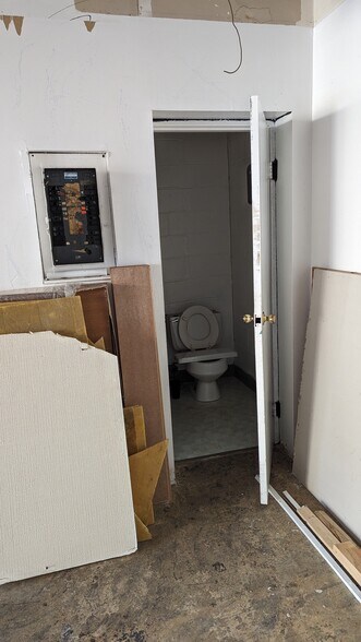 More Photos Of 1701-1709 Queen City Ave, Cincinnati Daycare Center For Sale