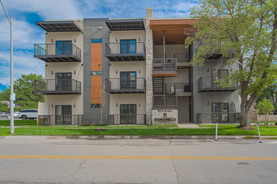 More Photos Of 200 W Gregory Blvd, Kansas City Apartments For Sale