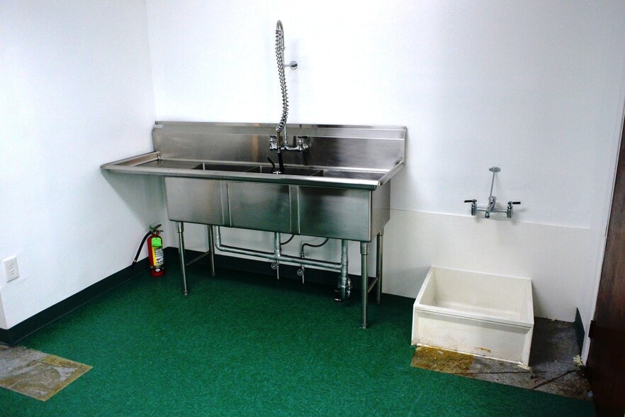 More Photos Of 7401 Woodbine Ave, Philadelphia Storefront Retail Residential For Lease