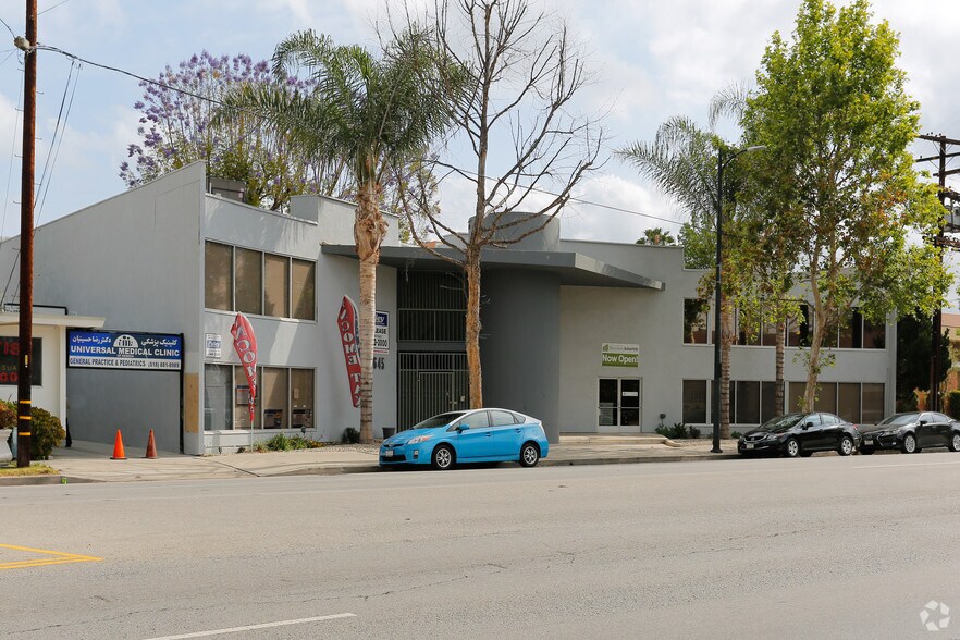Primary Photo Of 18645 Sherman Way, Reseda Loft Creative Space For Lease
