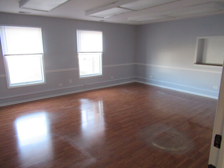 More Photos Of 5250 W Plattner Dr, Alsip Warehouse For Lease