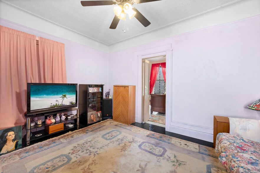 More Photos Of 3172 44th St, Astoria Multifamily For Sale