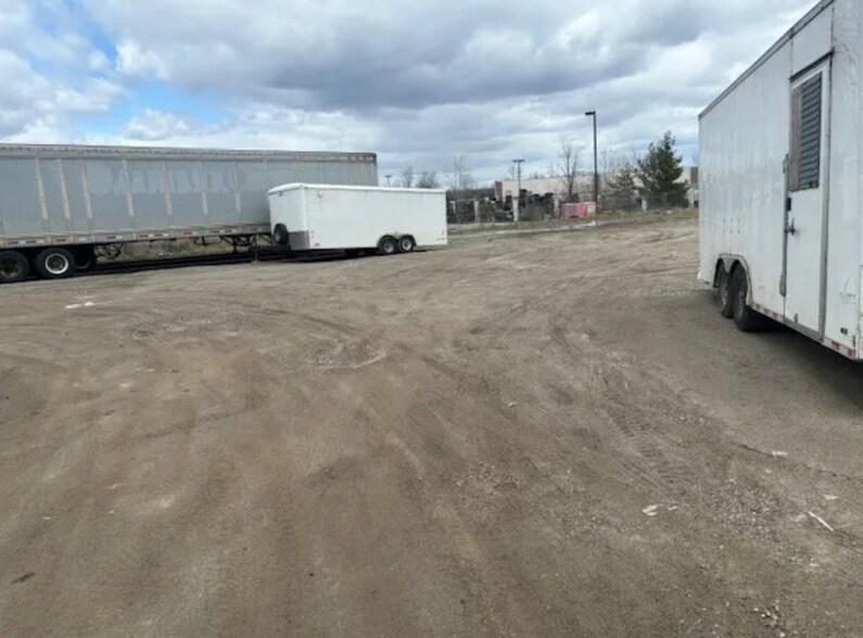 More Photos Of 6780 Whitmore Lake Rd, Whitmore Lake Warehouse For Lease