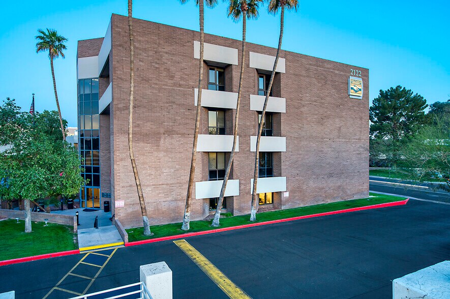 More Photos Of 2122 E highland Ave, Phoenix Medical For Lease