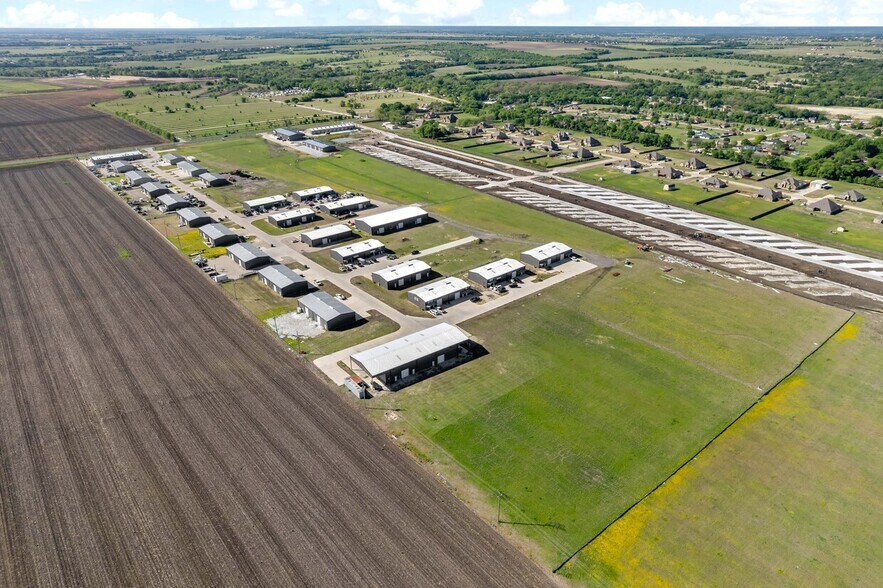 More Photos Of 1033 Sales Dr, Waxahachie General Retail For Lease