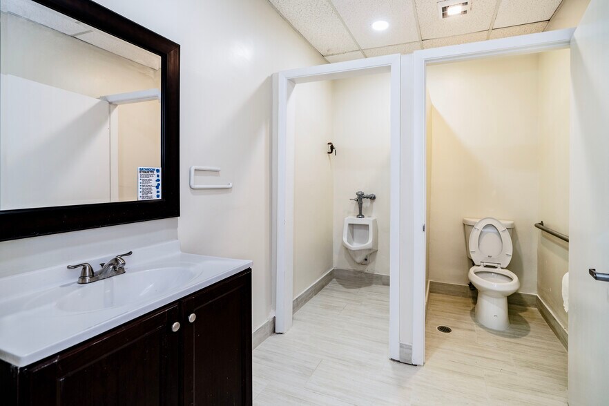 More Photos Of 5369 N Nob Hill Rd, Sunrise Office For Lease